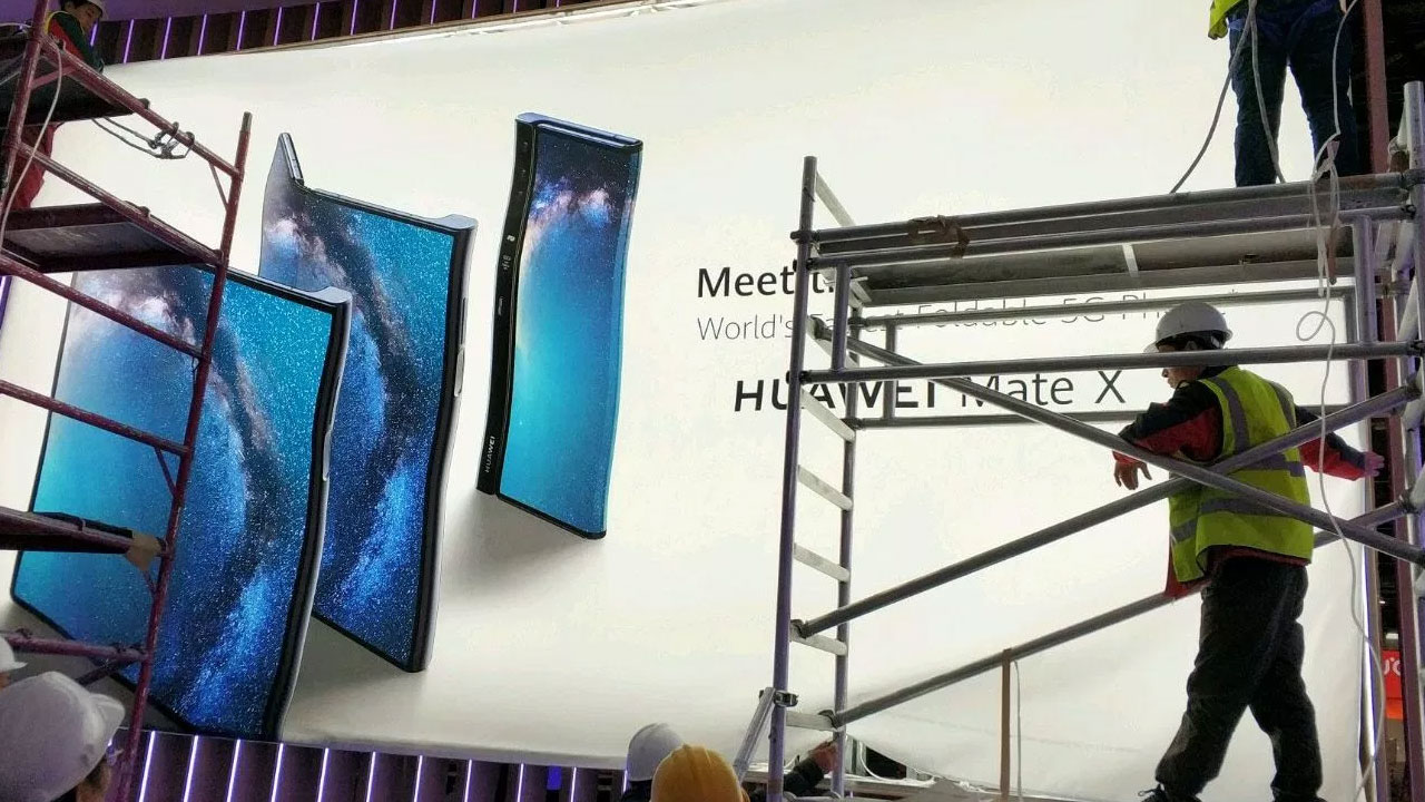 Bocor! Poster Smartphone Layar Lipat Huawei Mate X